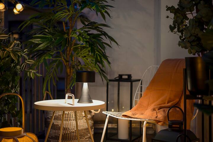 Sanders Leaves – Chic 3-Bdr Apt with City View gallery image 4