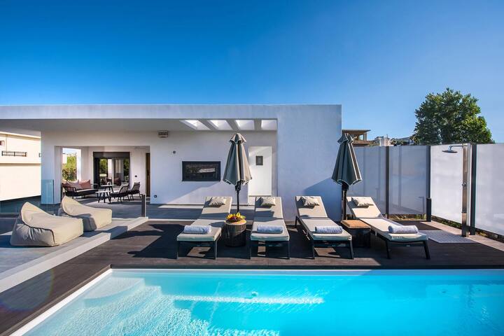 Villa Amo With Private Pool gallery image 3