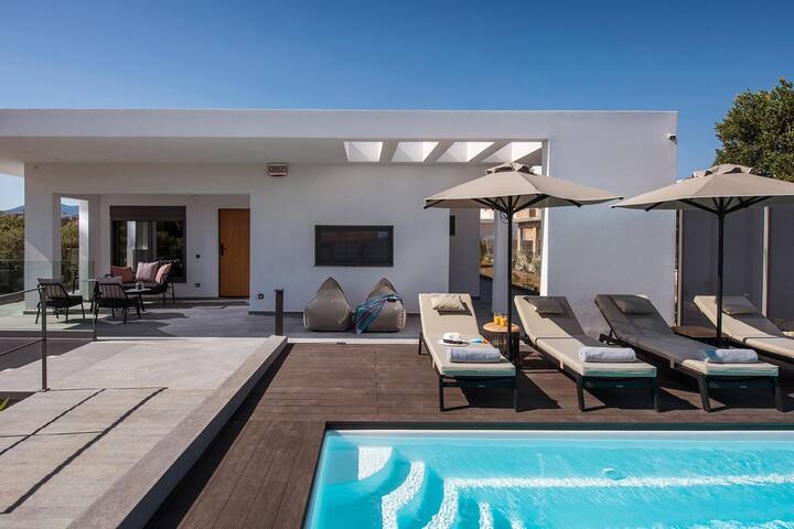 Villa Amo With Private Pool gallery image 2