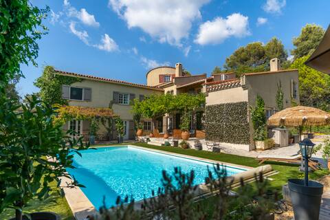 Provencal bastide with heated pool near Alpilles