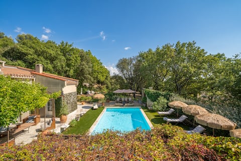 Provencal bastide with heated pool near Alpilles