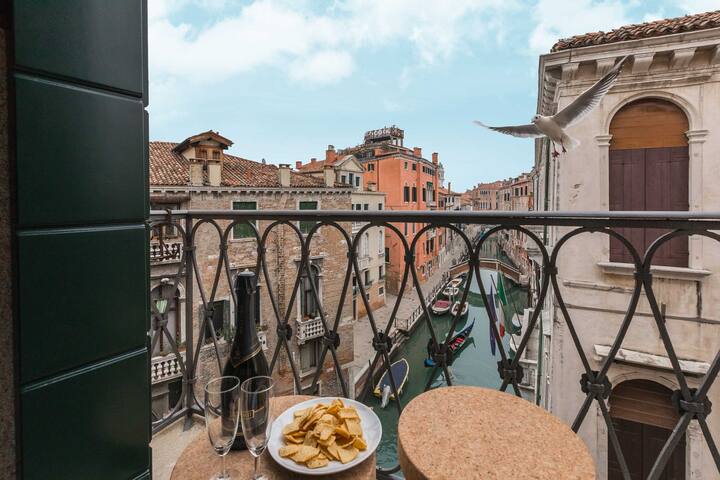 Canaletto gallery image 3