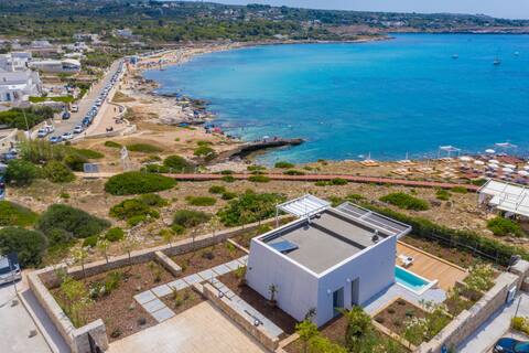 Exquisite 5-star cottage with sea access, private