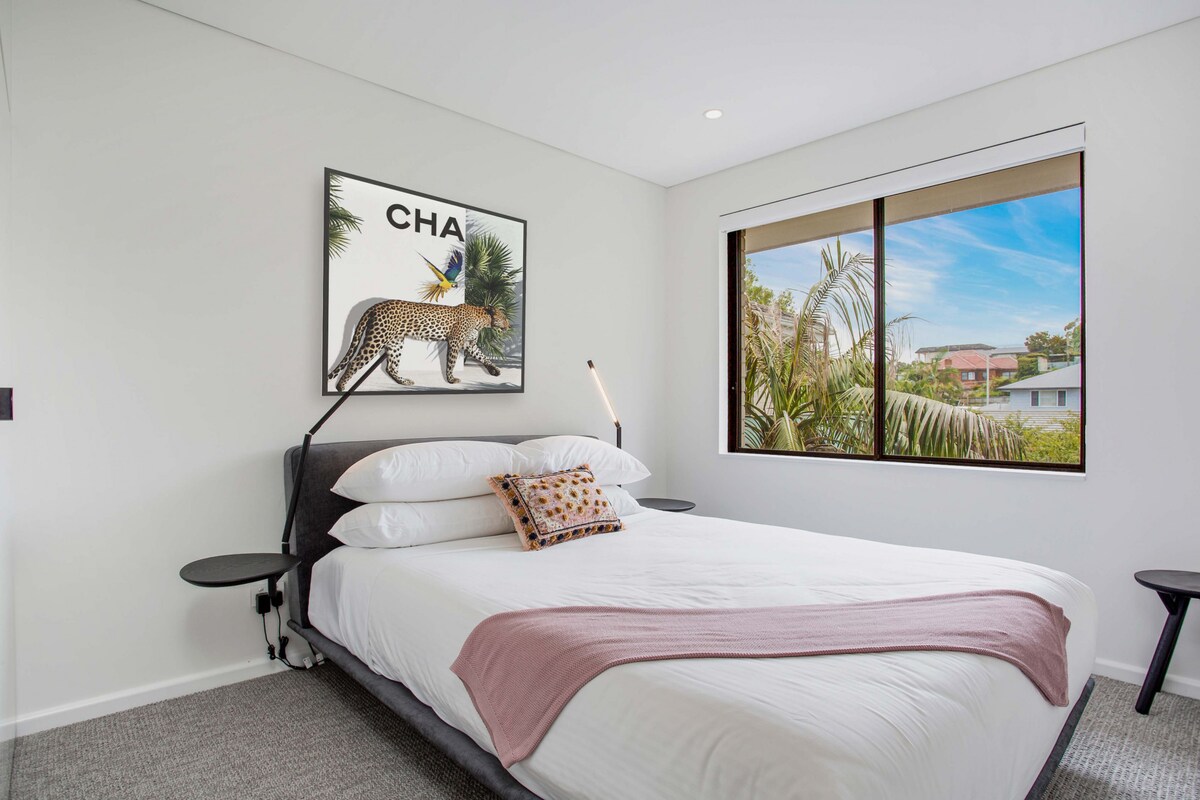 غرفة النوم الأولى