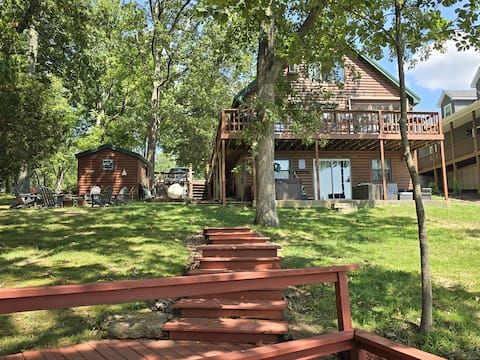 Hot Tub | 4 Kayaks  | Great Swimming | Sleeps 10