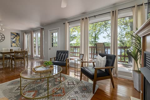 5BR Log Home w/ Hot Tub & Dock on Lake of Egypt