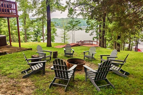 5BR Log Home w/ Hot Tub & Dock on Lake of Egypt