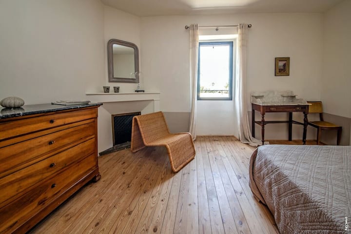 Bedroom with a double bed