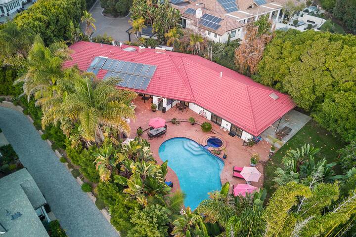 Luxury 6 Bedroom La Jolla Oasis w/ Pool and Spa! gallery image 5