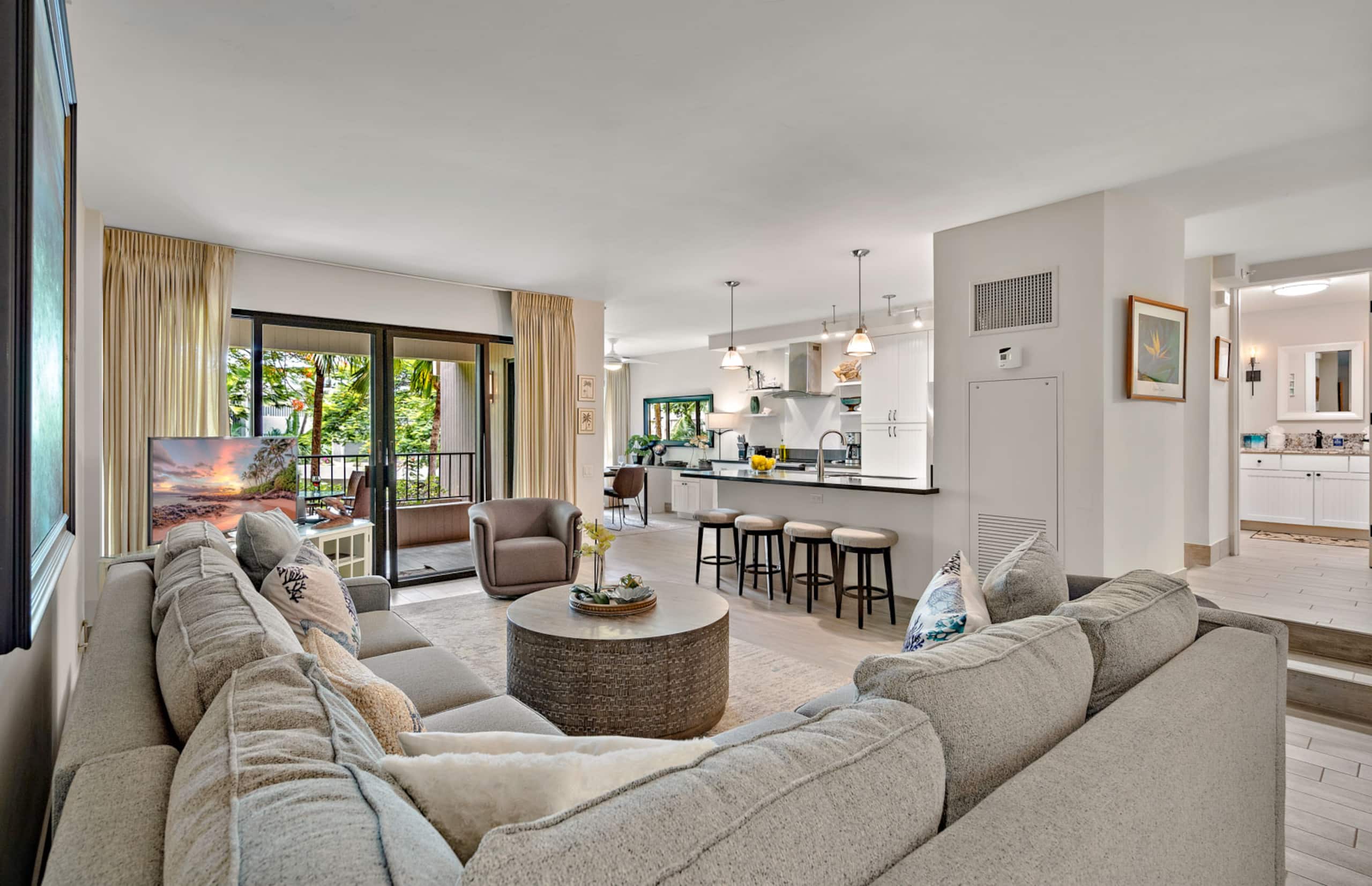 Condo in Lahaina · ★4.83 · 2 bedrooms · 3 beds · 2 baths - Image 7