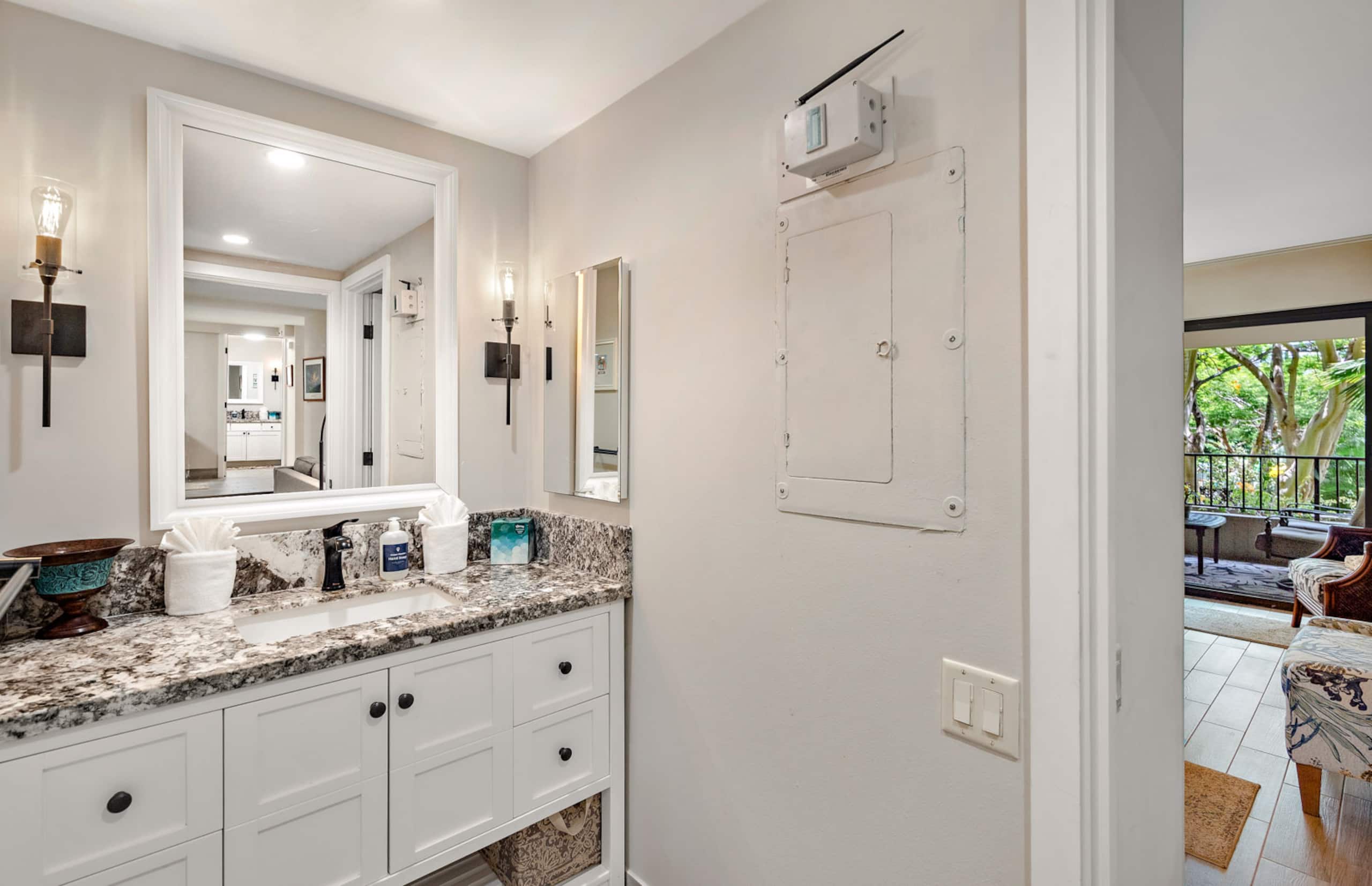 Condo in Lahaina · ★4.83 · 2 bedrooms · 3 beds · 2 baths - Image 17