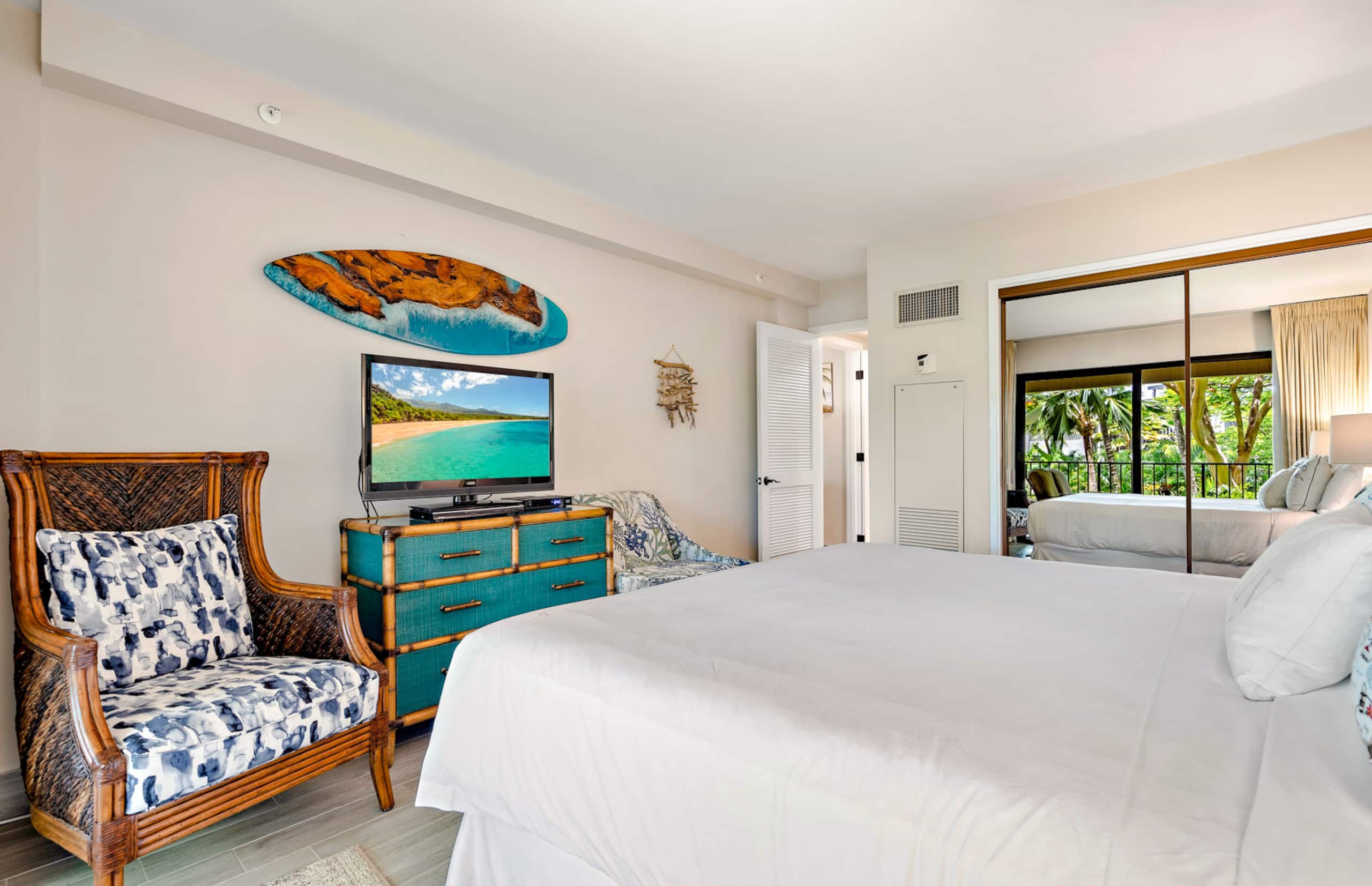 Condo in Lahaina · ★4.83 · 2 bedrooms · 3 beds · 2 baths - Image 16