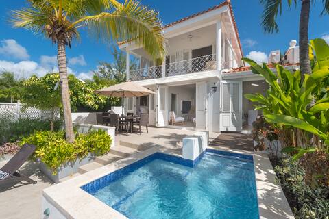 Exceptional Beachfront Living - Milord Sunsets