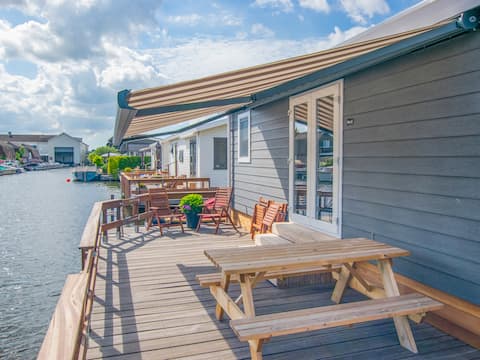 Waterfront chalet with swimming ladder