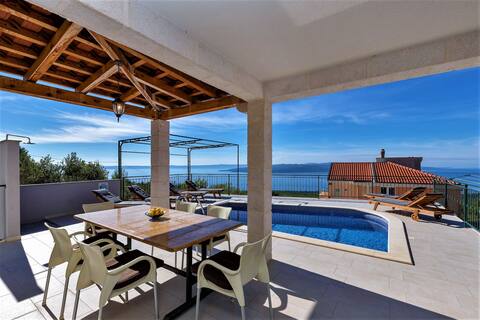 Villa Magico with pool and sea view