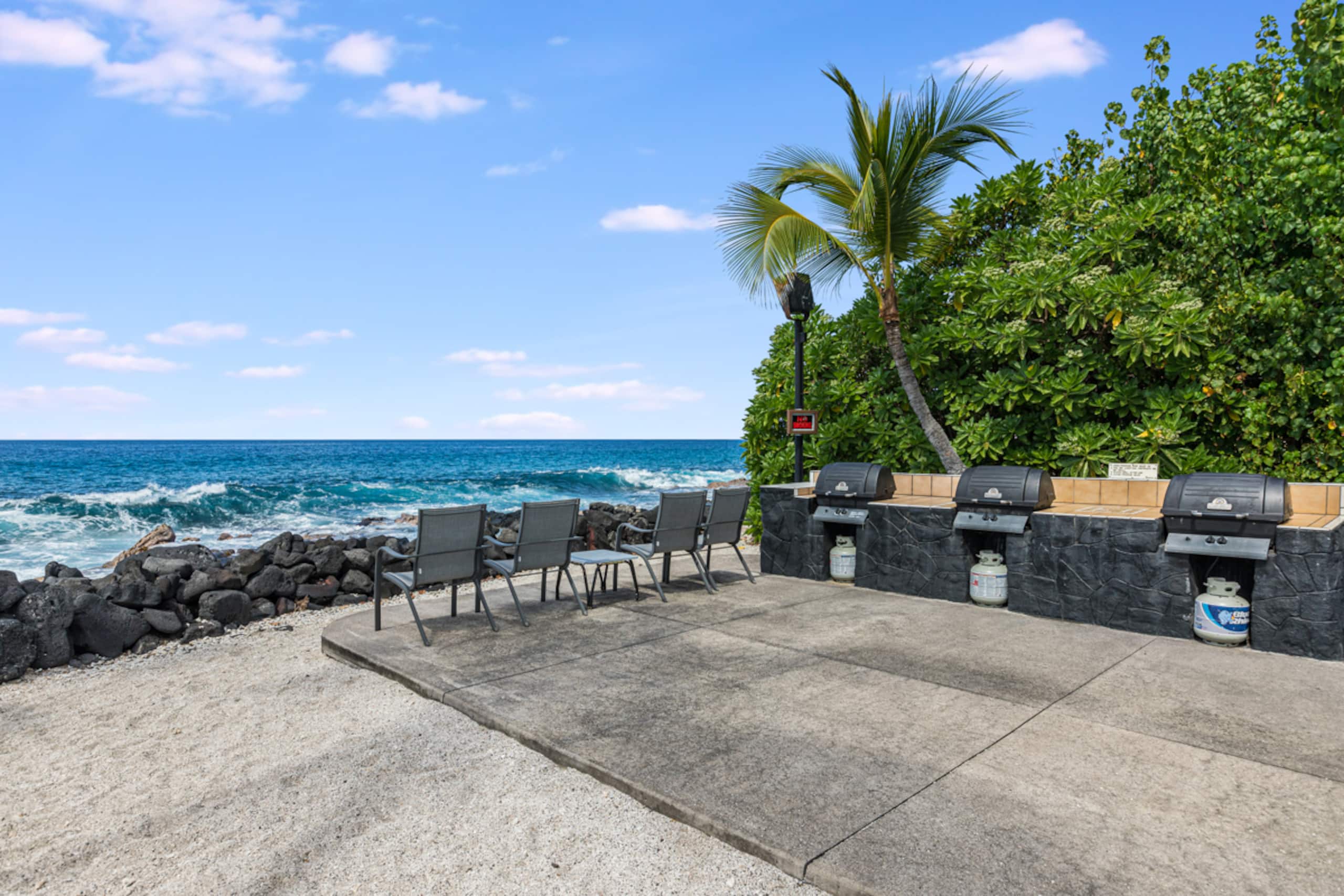Condo in Kailua-Kona · ★4.78 · 1 bedroom · 2 beds · 1 private bath - Image 9