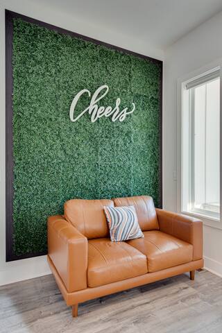 Downtown w/ Amazing Patios! Walk Everywhere.!.!.! gallery image 3