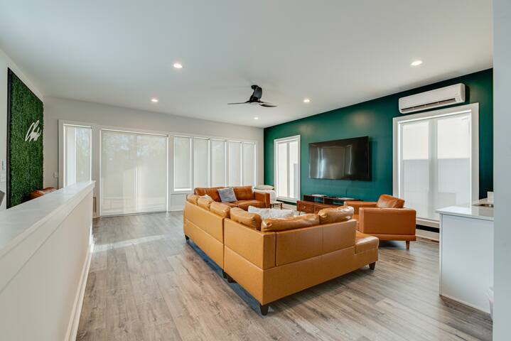 Downtown w/ Amazing Patios! Walk Everywhere.!.!.! gallery image 4