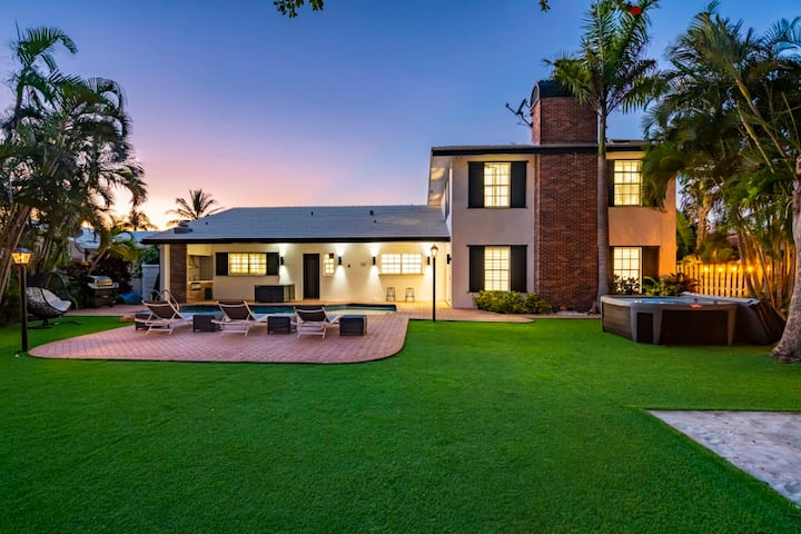 Casa deslumbrante de 5 quartos com piscina aquecida e sala de jogos - Casas  para Alugar em Fort Lauderdale, Flórida, Estados Unidos - Airbnb