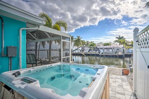 Waterfront Matlacha Home w/ Hot Tub & Grill!
