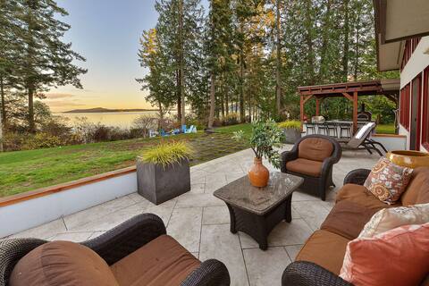 Immaculate Oceanfront 4 Bedroom Cowichan Villa