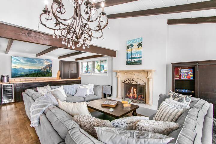 316MAR – Modern Avalon house, AC, WIFI, Golf Cart gallery image 2