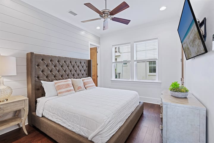 الطابق الثاني - جناح كبير مع حمام داخلي