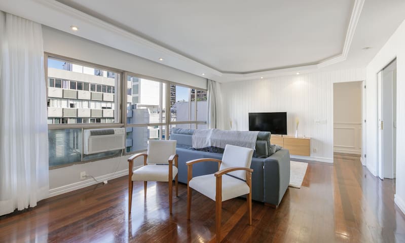 Tabas | Espaçoso apto no Leblon | LB0015