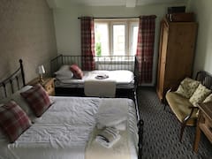 Family+Ensuite+at+The+Hollies+Inn