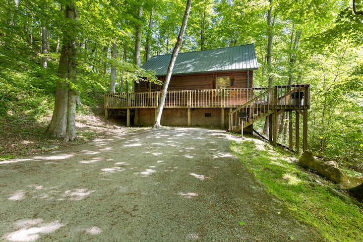Beary Secluded- No Pet Fee, Hot Tub, Firepit, Wifi - Slade, KY