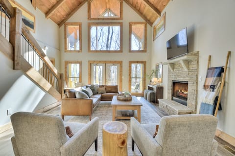Popular Airbnb listing: 95' Zipline | NEW Cabin | Hot Tub | Game Room in Cherry Log