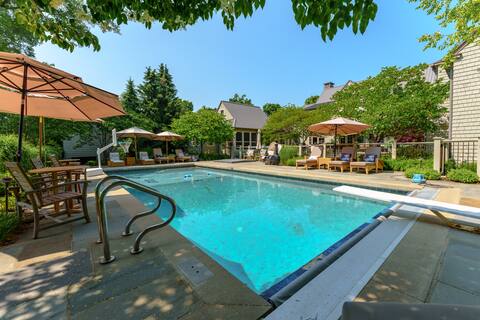 Lux Dream vacation - private pool, lake access!