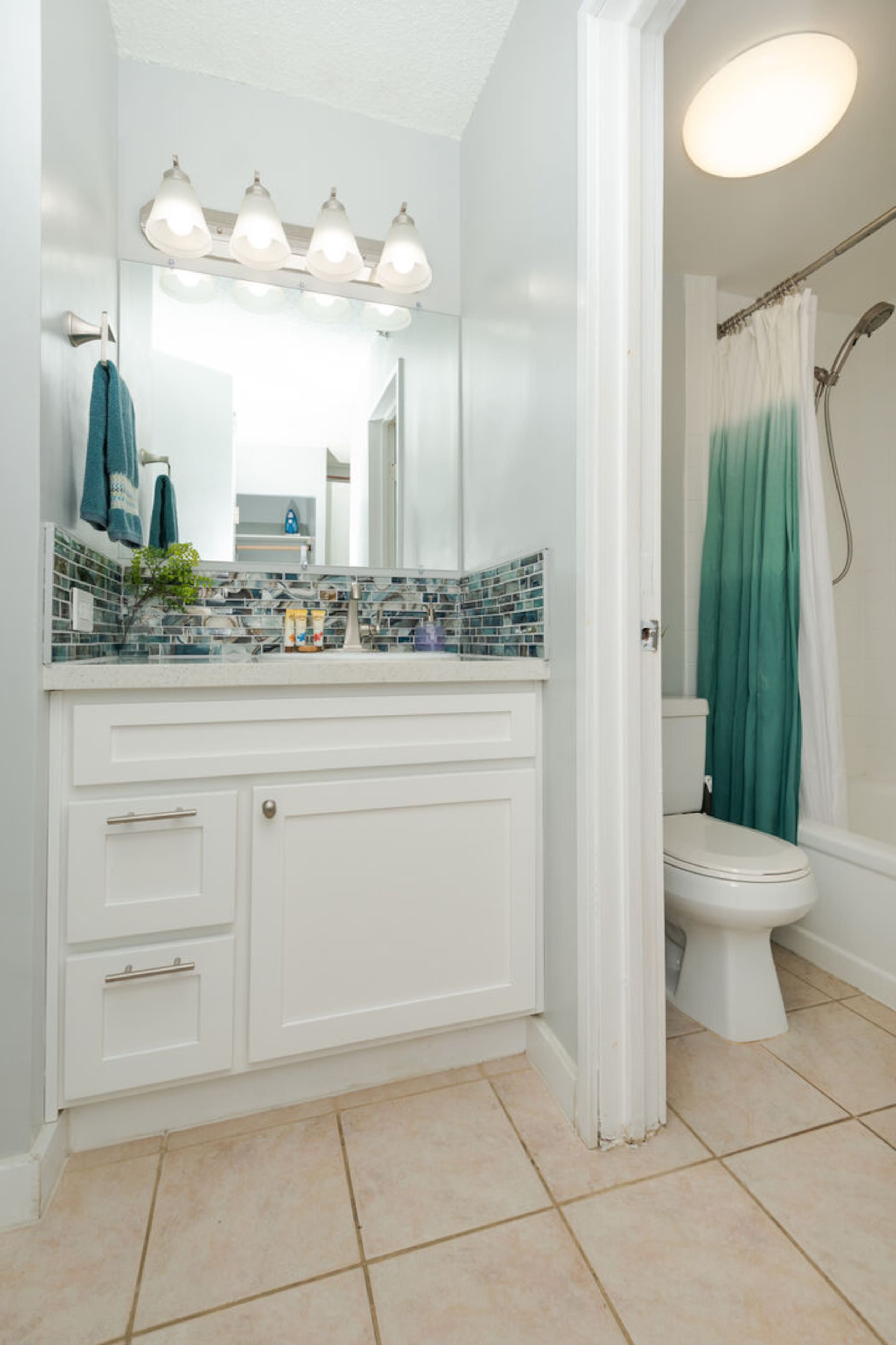 Condo in Honolulu · ★4.64 · 1 bedroom · 2 beds · 1 bath - Image 14