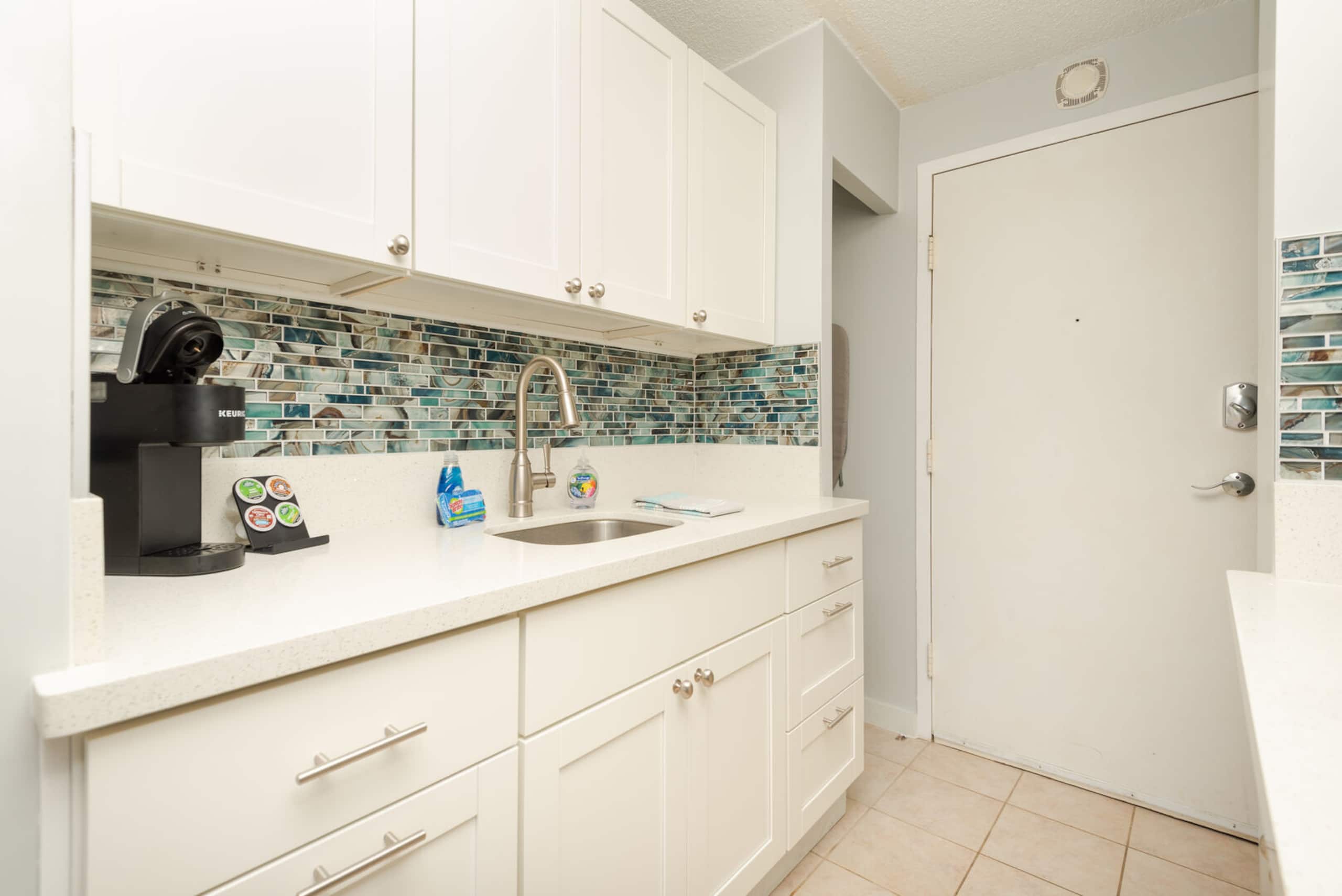 Condo in Honolulu · ★4.64 · 1 bedroom · 2 beds · 1 bath - Image 2