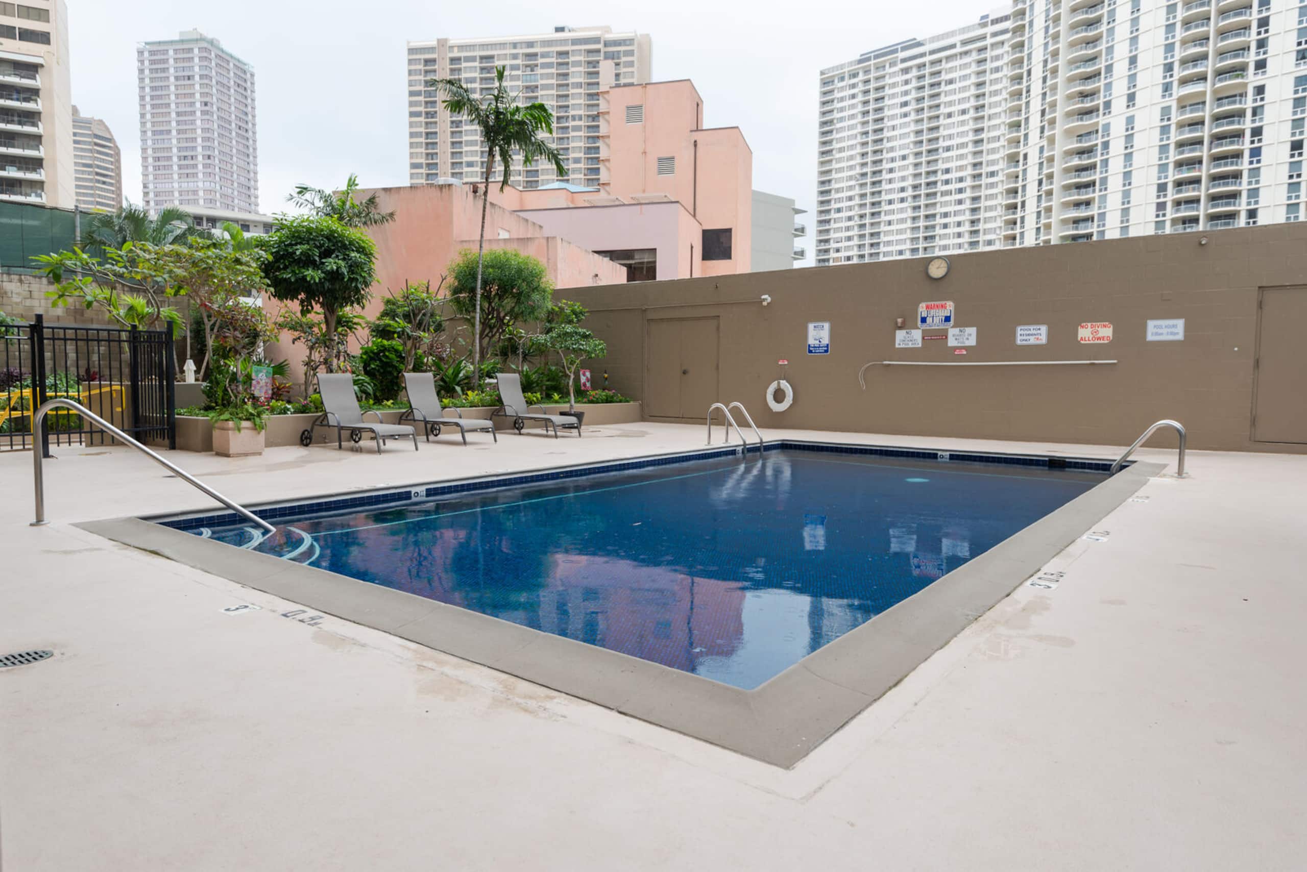 Condo in Honolulu · ★4.64 · 1 bedroom · 2 beds · 1 bath - Image 21
