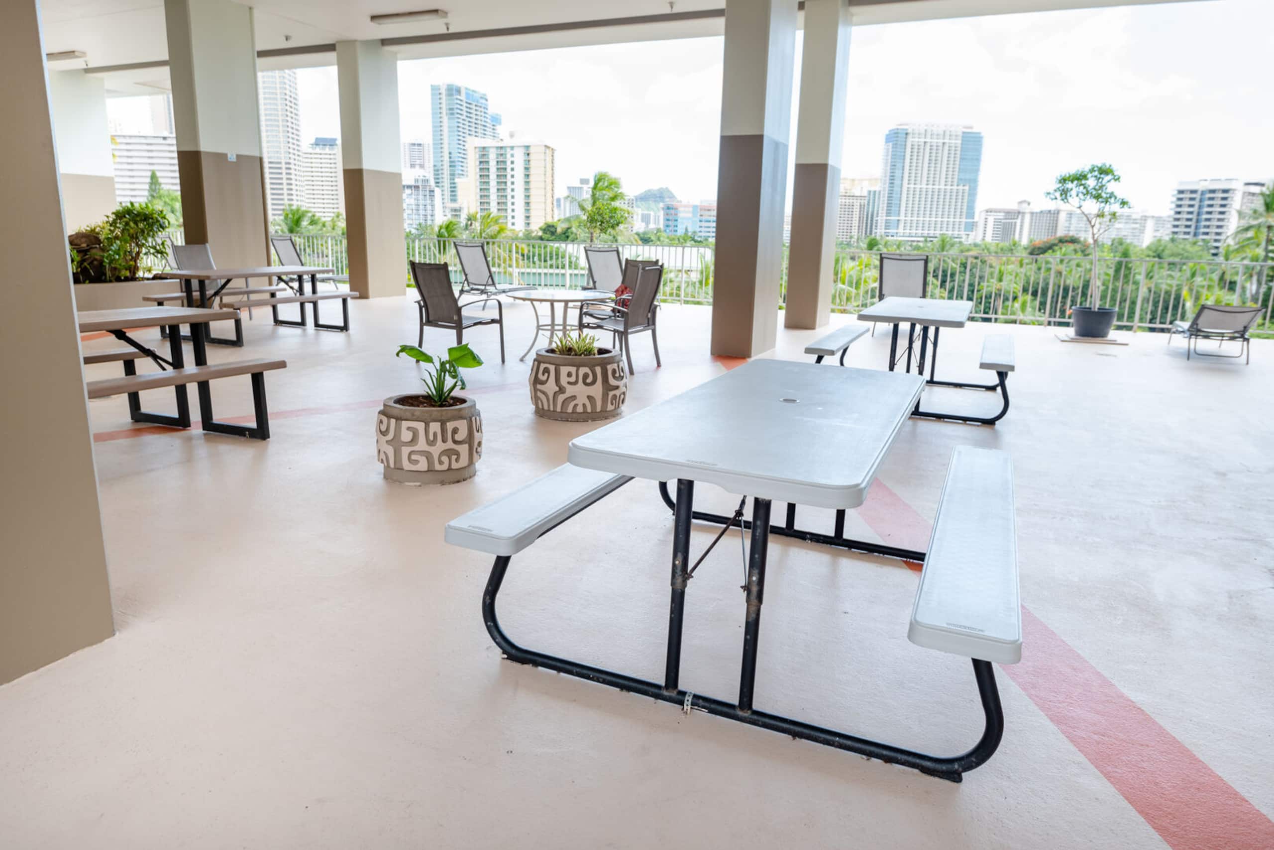 Condo in Honolulu · ★4.64 · 1 bedroom · 2 beds · 1 bath - Image 23