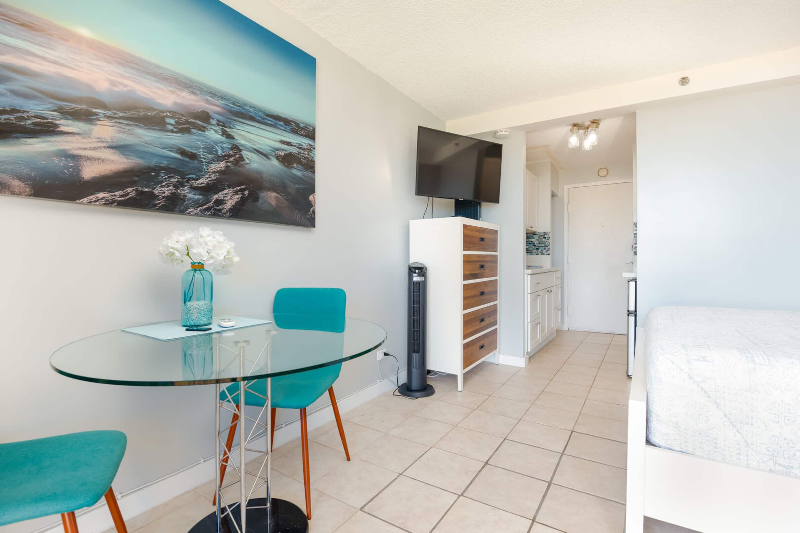 Condo in Honolulu · ★4.64 · 1 bedroom · 2 beds · 1 bath - Image 11