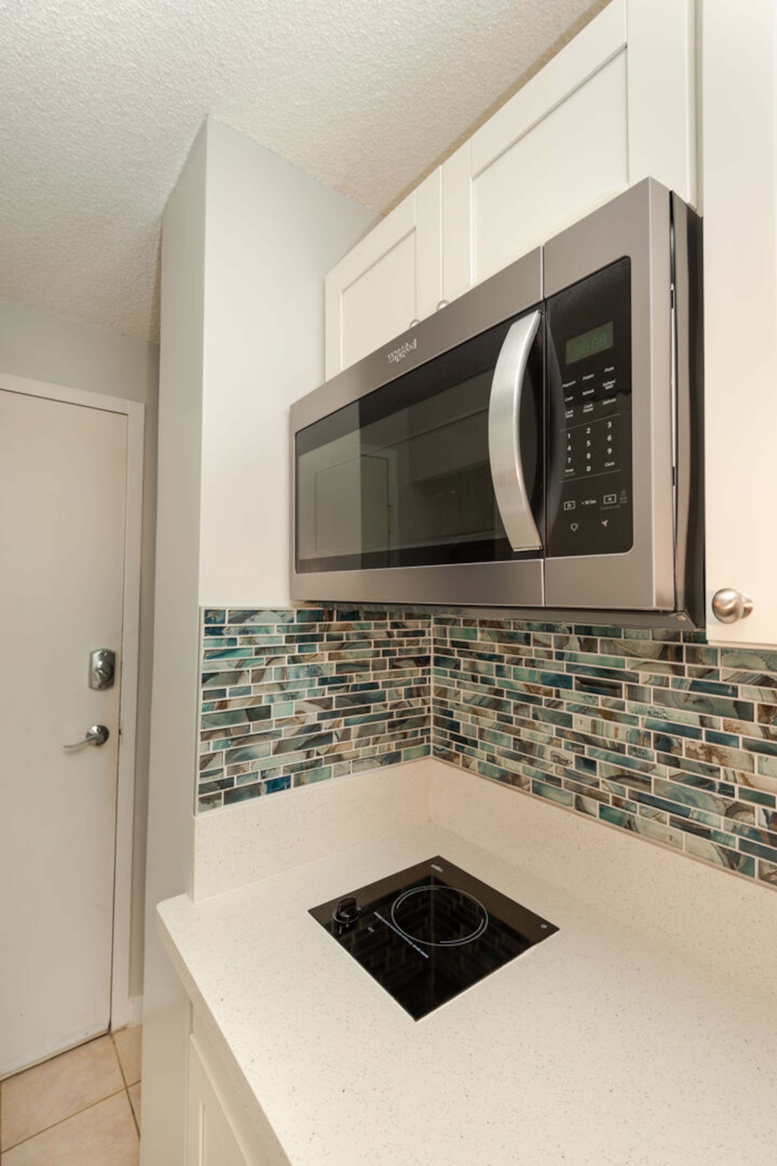 Condo in Honolulu · ★4.64 · 1 bedroom · 2 beds · 1 bath - Image 7
