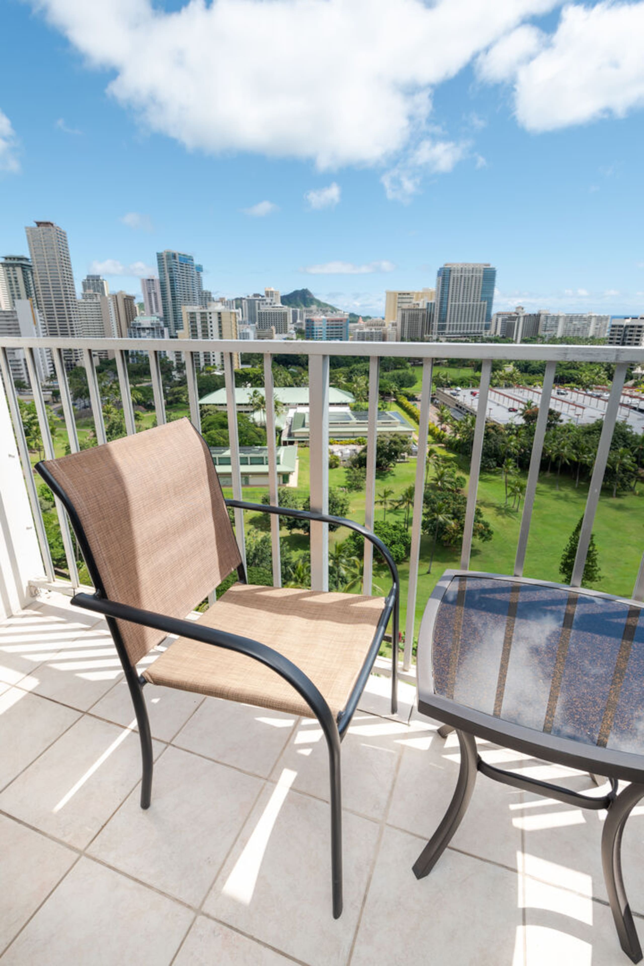 Condo in Honolulu · ★4.64 · 1 bedroom · 2 beds · 1 bath - Image 17