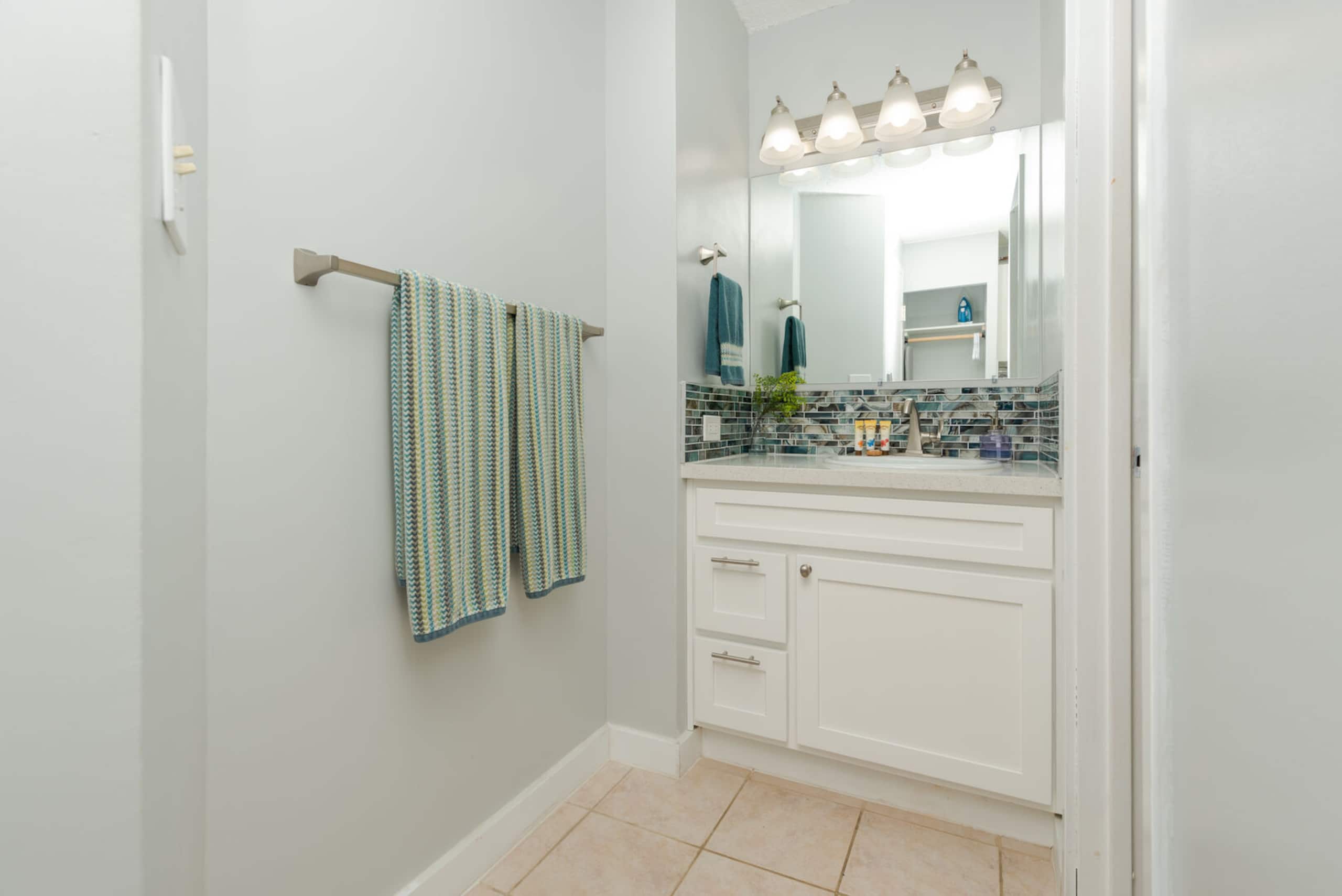 Condo in Honolulu · ★4.64 · 1 bedroom · 2 beds · 1 bath - Image 12