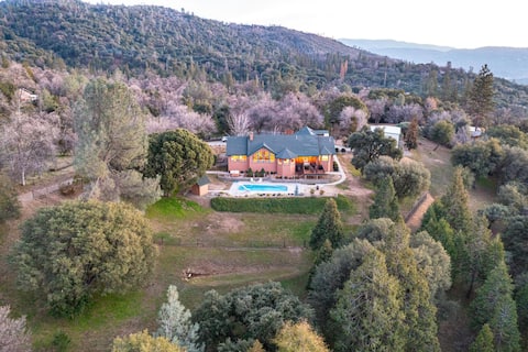 Yosemite Adventure House w/ Pool, hot tub, game room!