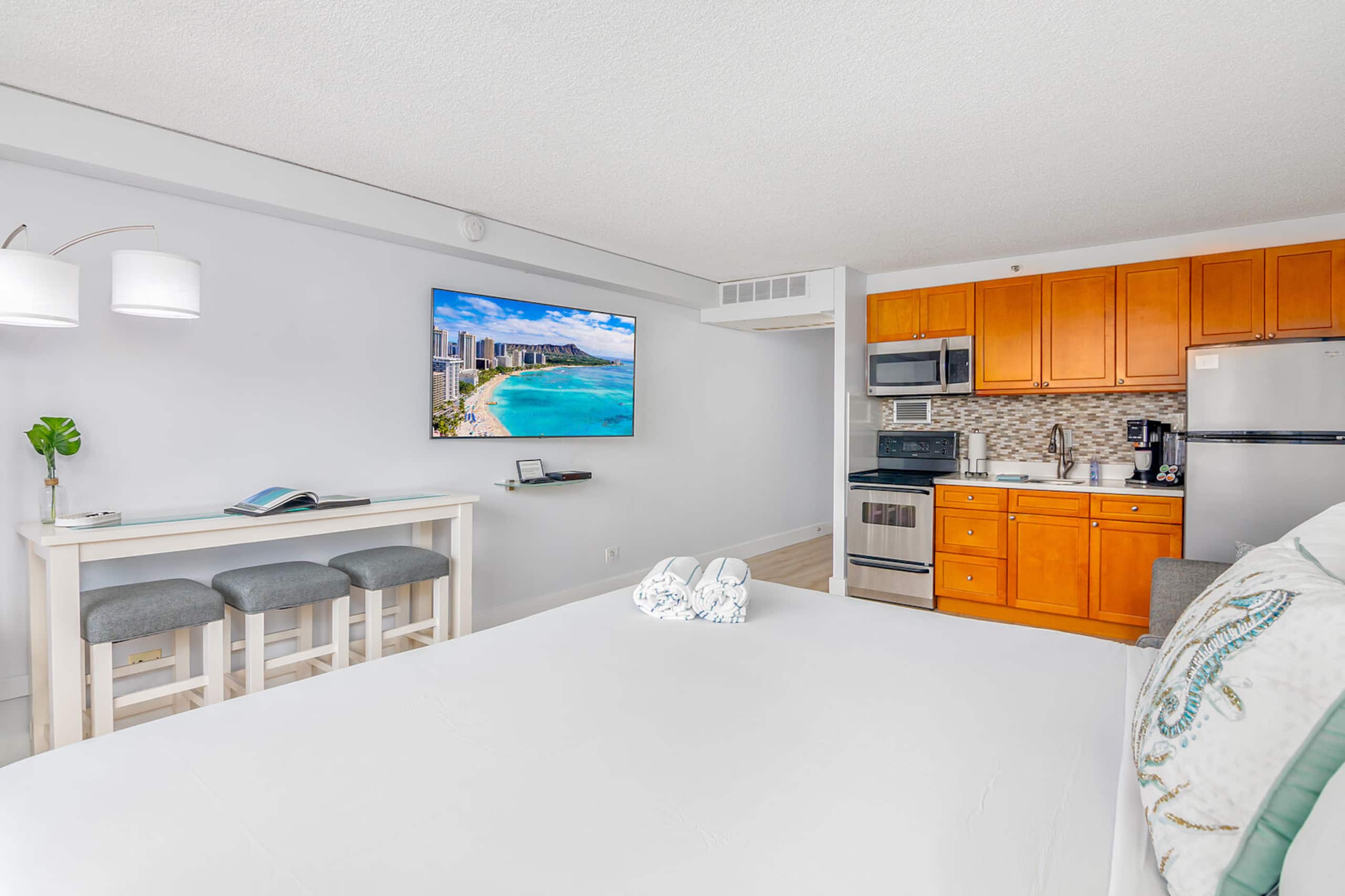 Condo in Honolulu · ★4.85 · 1 bedroom · 1 bed · 1 private bath - Image 10
