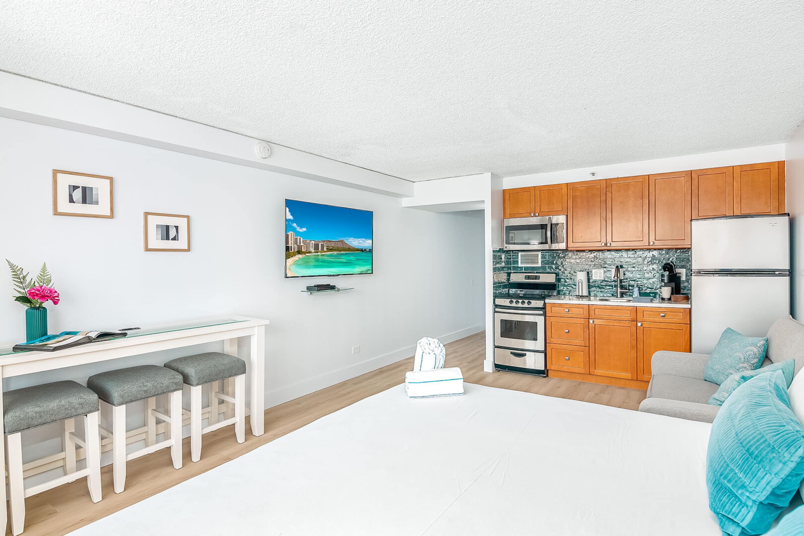 Condo in Honolulu · ★4.69 · 1 bedroom · 1 bed · 1 private bath - Image 18
