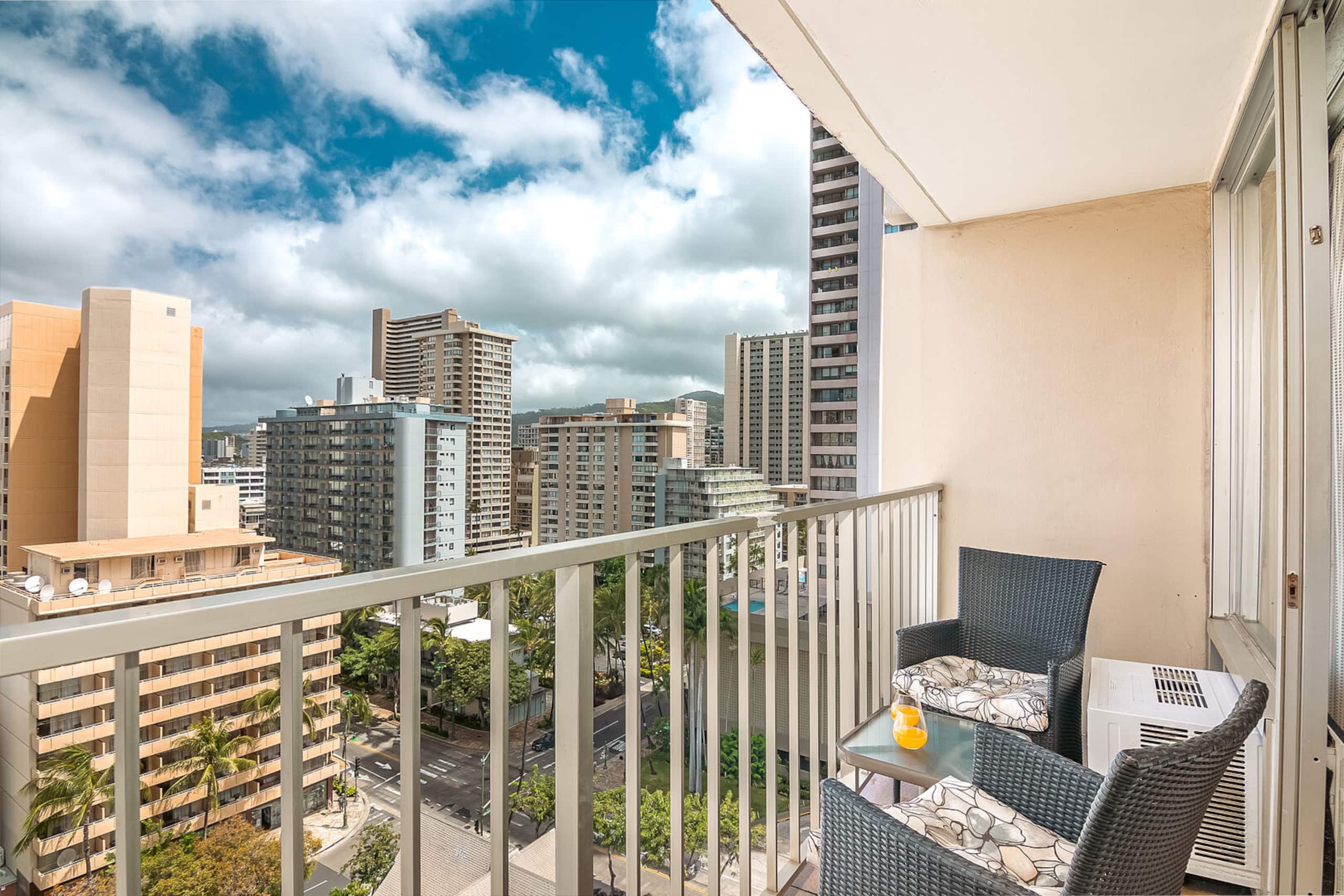Condo in Honolulu · ★4.69 · 1 bedroom · 1 bed · 1 private bath - Image 25