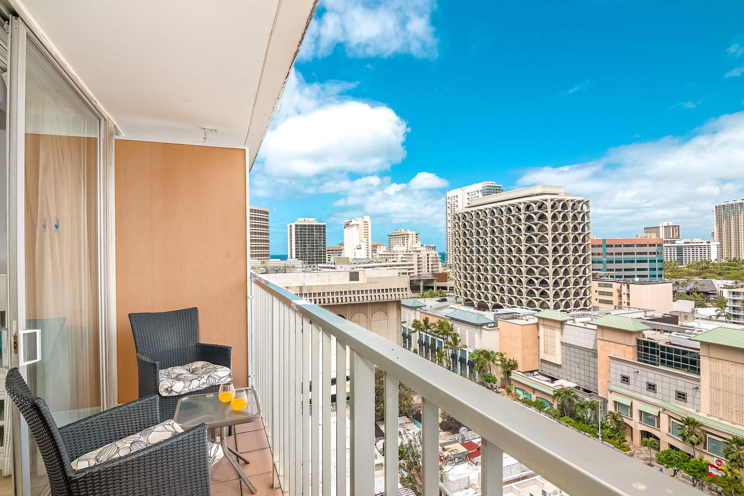 Condo in Honolulu · ★4.69 · 1 bedroom · 1 bed · 1 private bath - Image 29