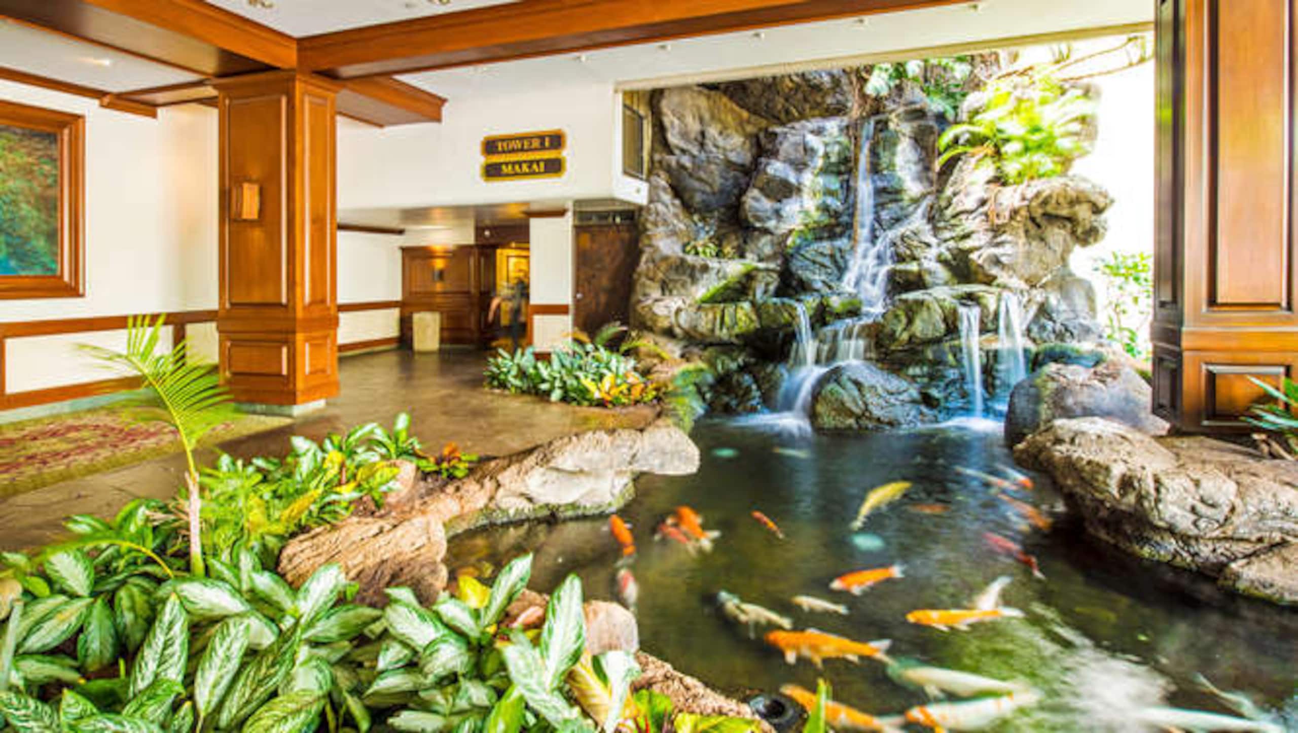 Condo in Honolulu · ★4.74 · 1 bedroom · 2 beds · 1 private bath - Image 14
