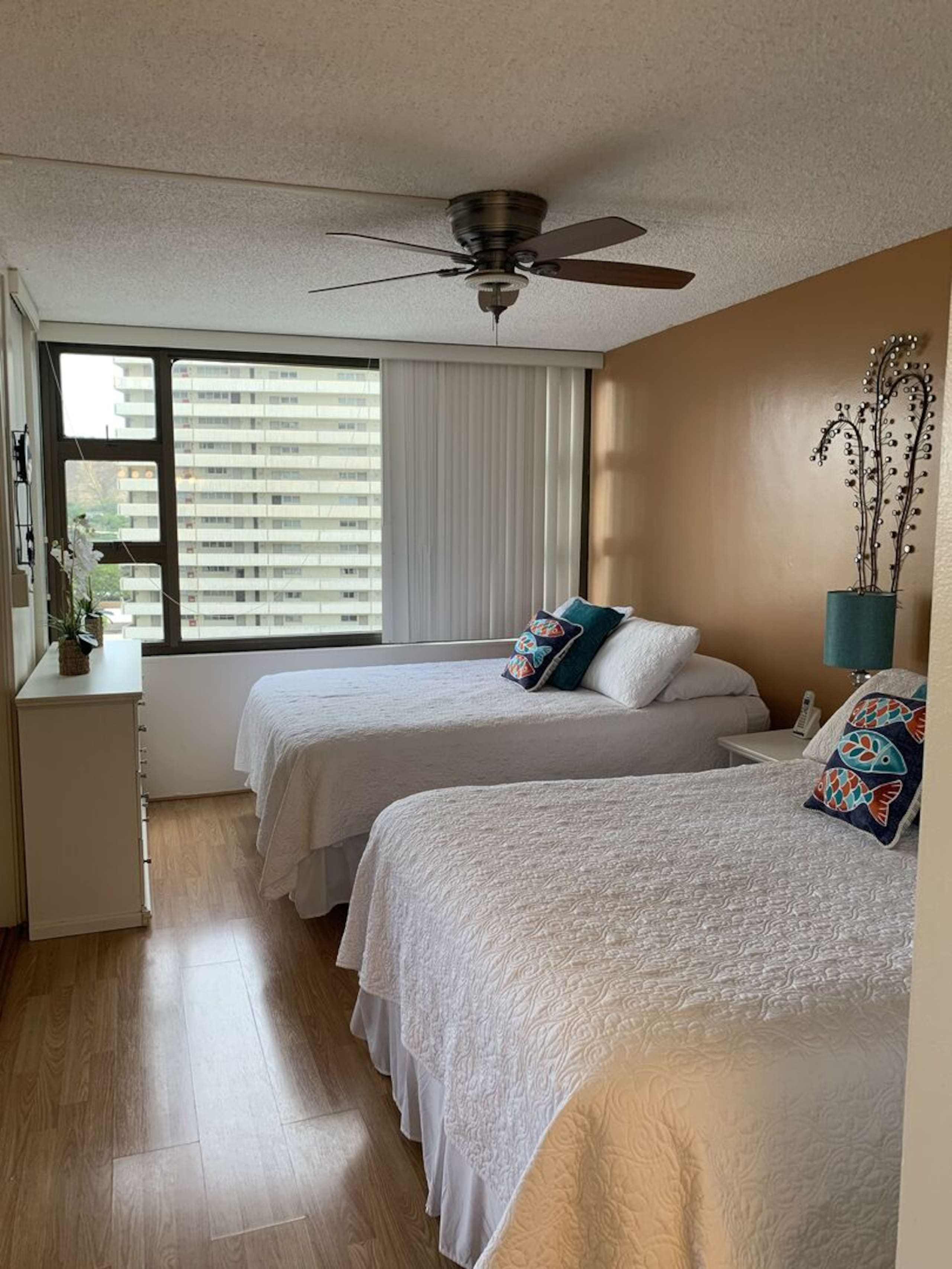 Condo in Honolulu · ★4.74 · 1 bedroom · 2 beds · 1 private bath - Image 8