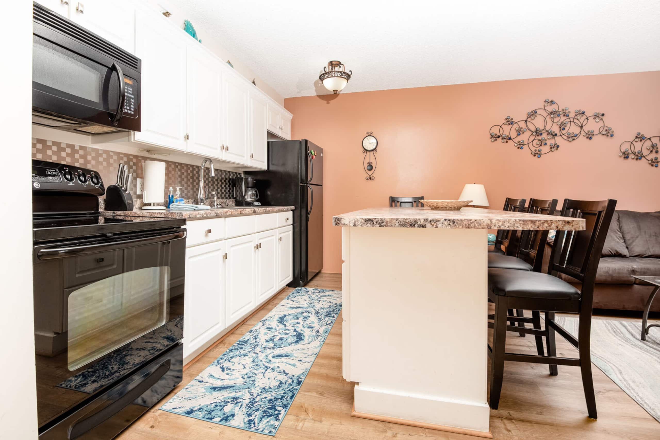 Condo in Honolulu · ★4.74 · 1 bedroom · 2 beds · 1 private bath - Image 5