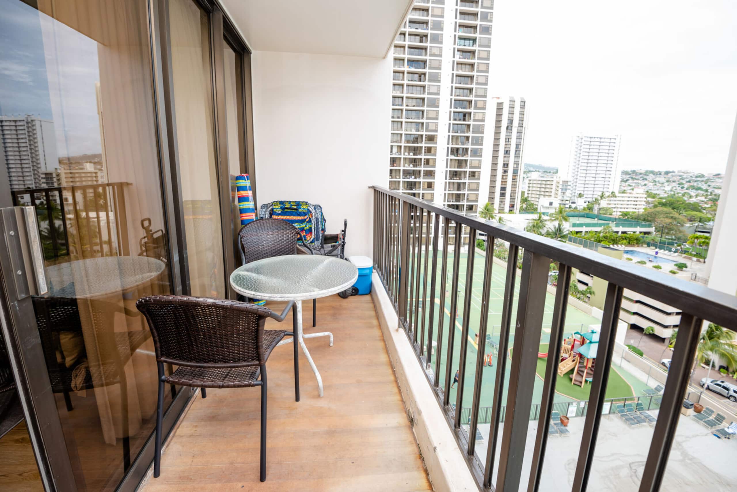 Condo in Honolulu · ★4.74 · 1 bedroom · 2 beds · 1 private bath - Image 12