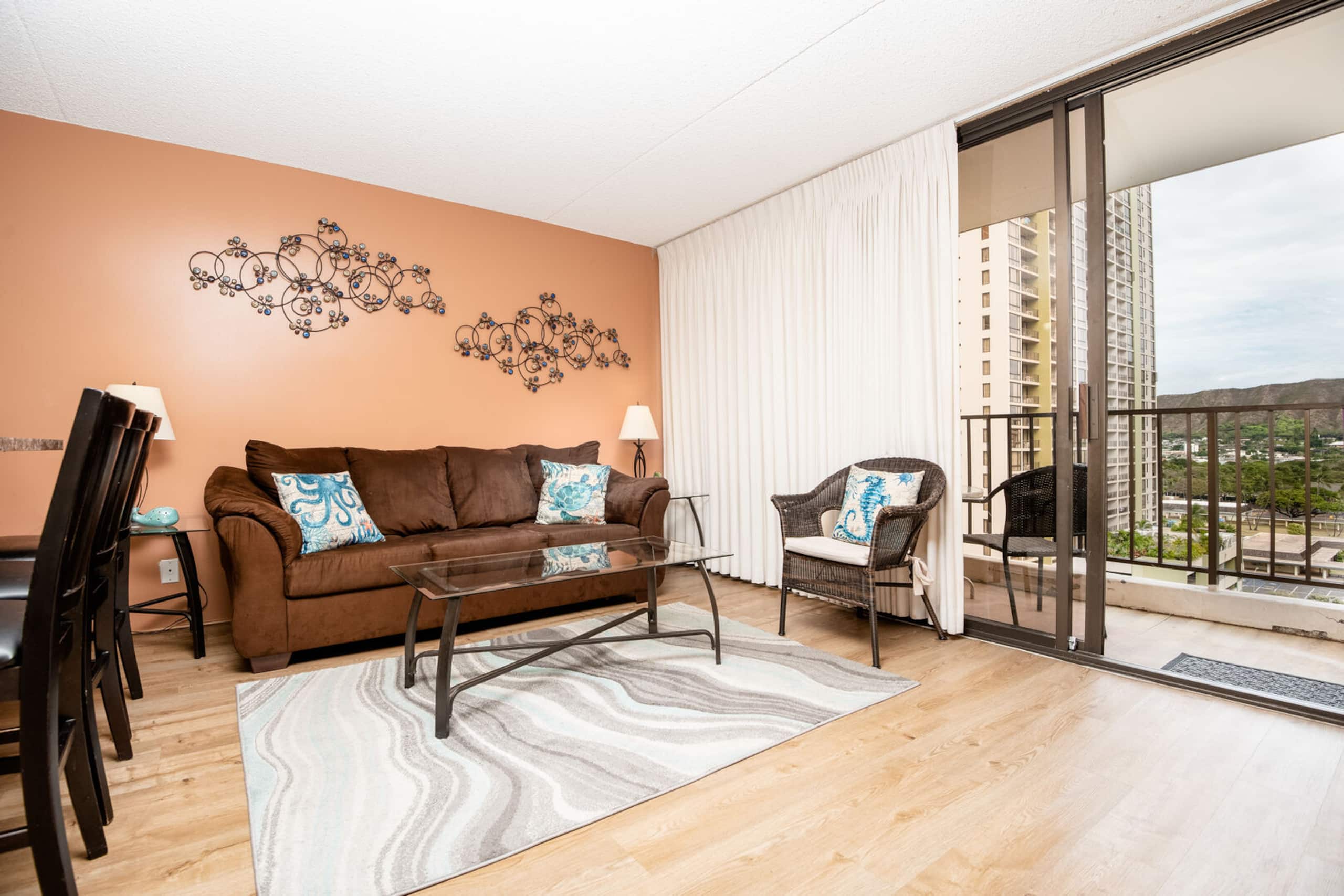 Condo in Honolulu · ★4.74 · 1 bedroom · 2 beds · 1 private bath - Image 2